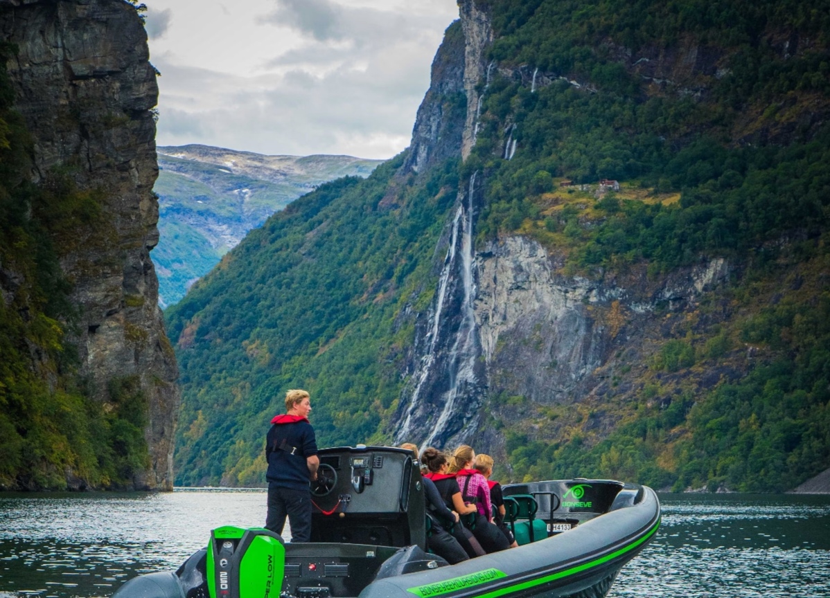 Balade en bateau dans les fjords en Norvège